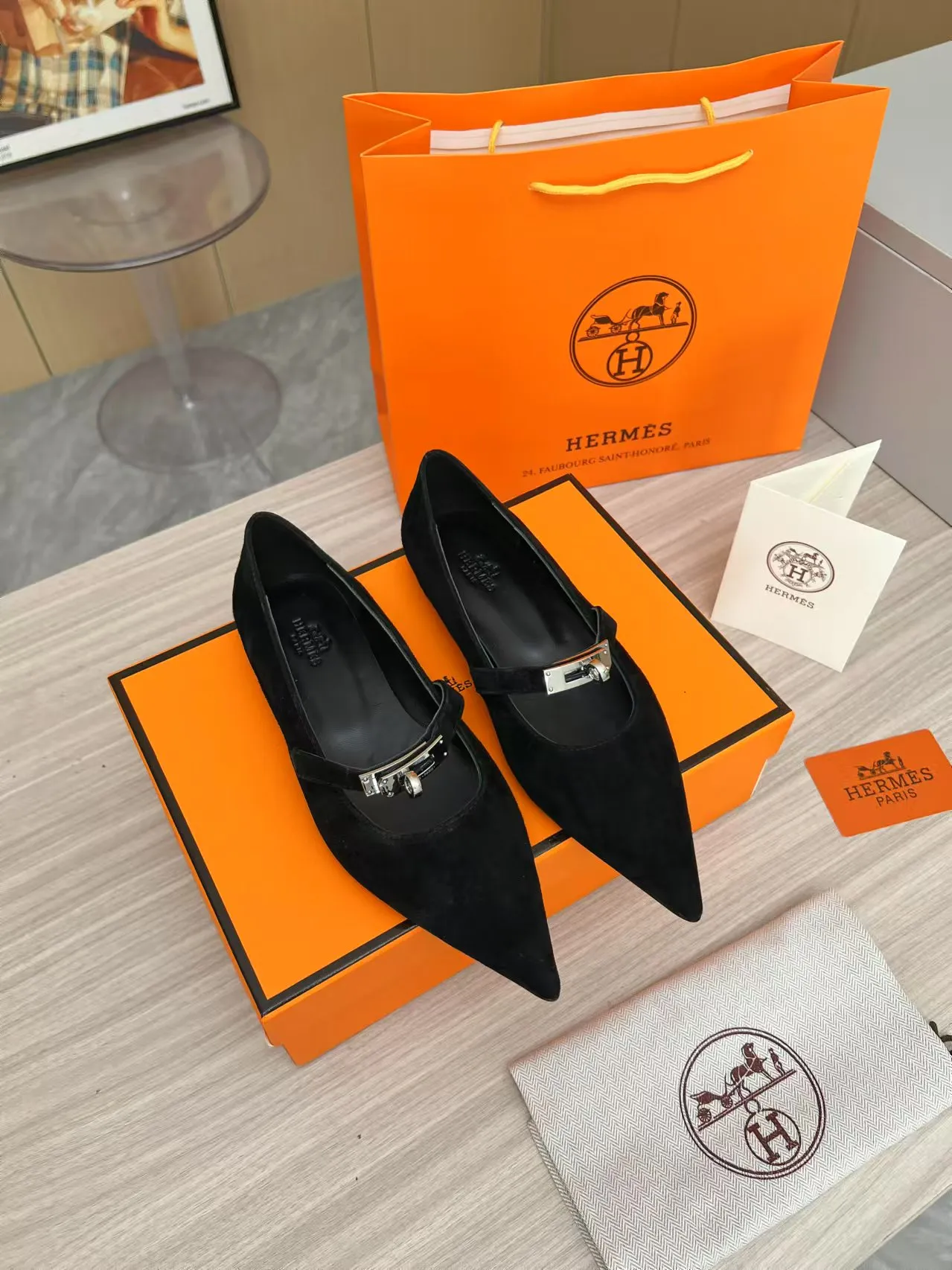 👟👟Ex-factory price 520👟👟, 2025 top product Hermes new genuine handmade shoes, purely handmade, a must-collect item! The perfect holiday accessory! Our pursuit of quality products is always the best! Don't give in! Comfort and originality, not following trends, and not deliberately expressing oneself are the consistent pursuits of Hermes and its fans! [Material] Upper: top layer leather, lining: genuine leather. Size 35-42